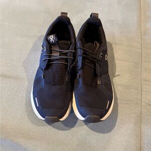 On Cloud Running Boys Sneakers in navy and Black